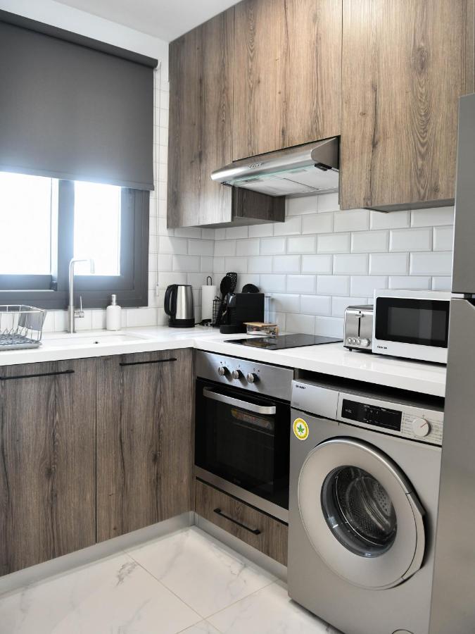 Apartament The Room, 15, Leda Gardens *